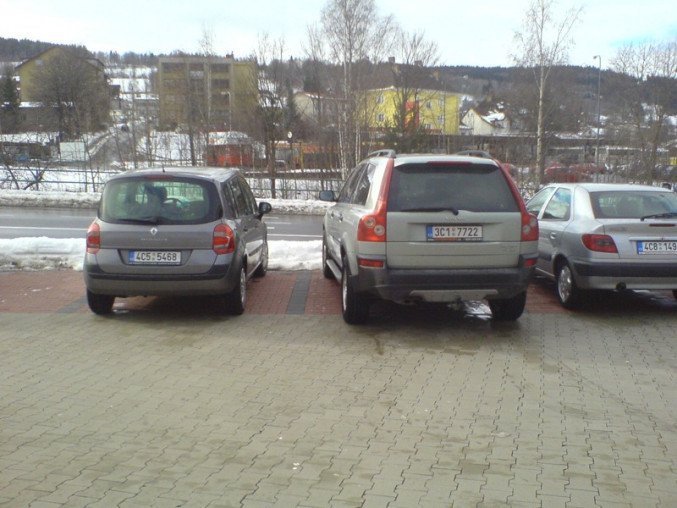Volvo_x_Renault.jpg