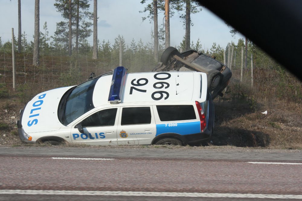 Sweden-Volvo-Cops-Audi-6.jpg