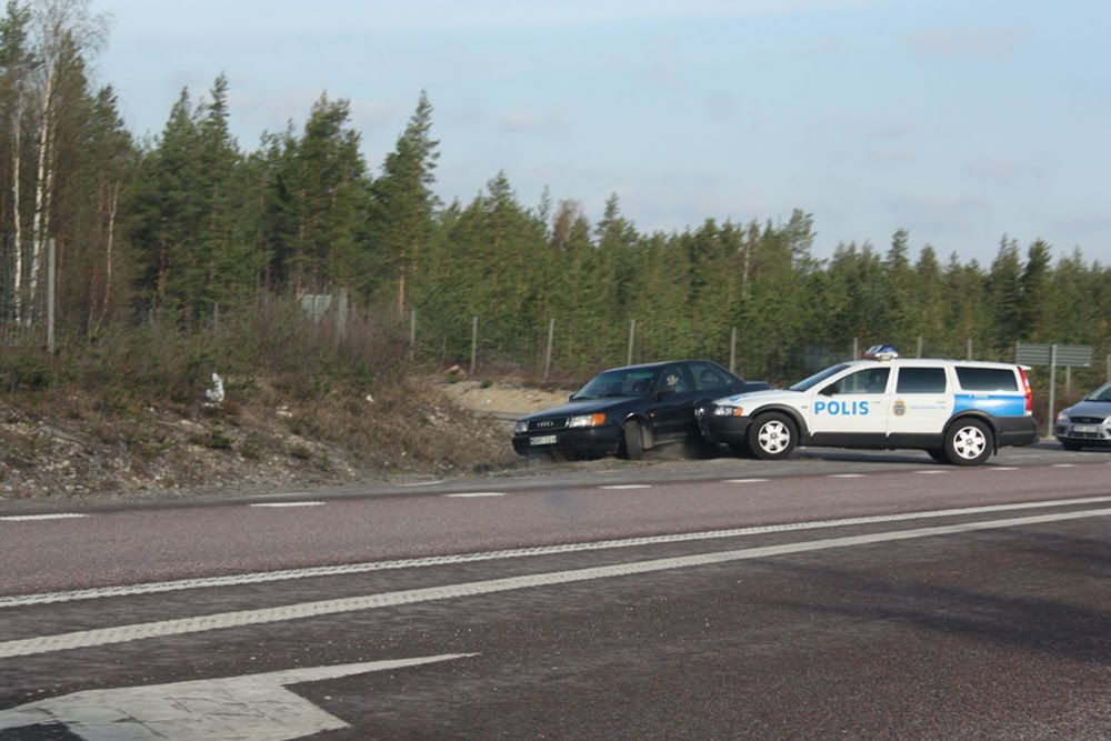 Sweden-Volvo-Cops-Audi-2.jpg