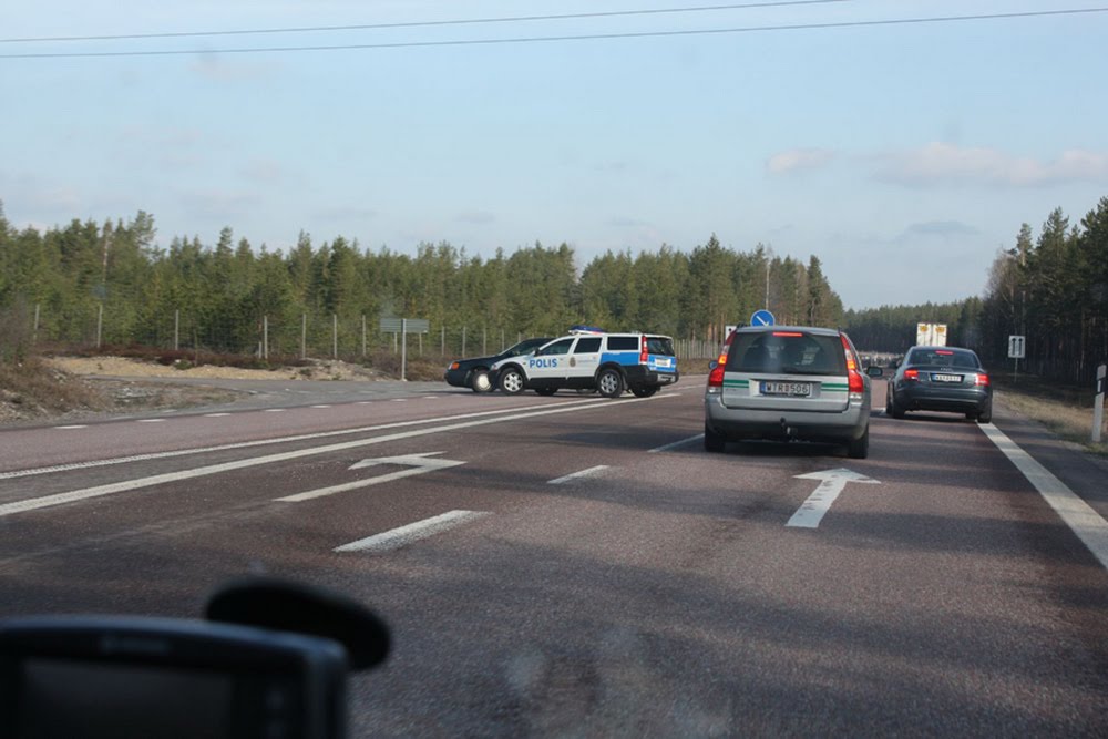 Sweden-Volvo-Cops-Audi-1 (1).jpg